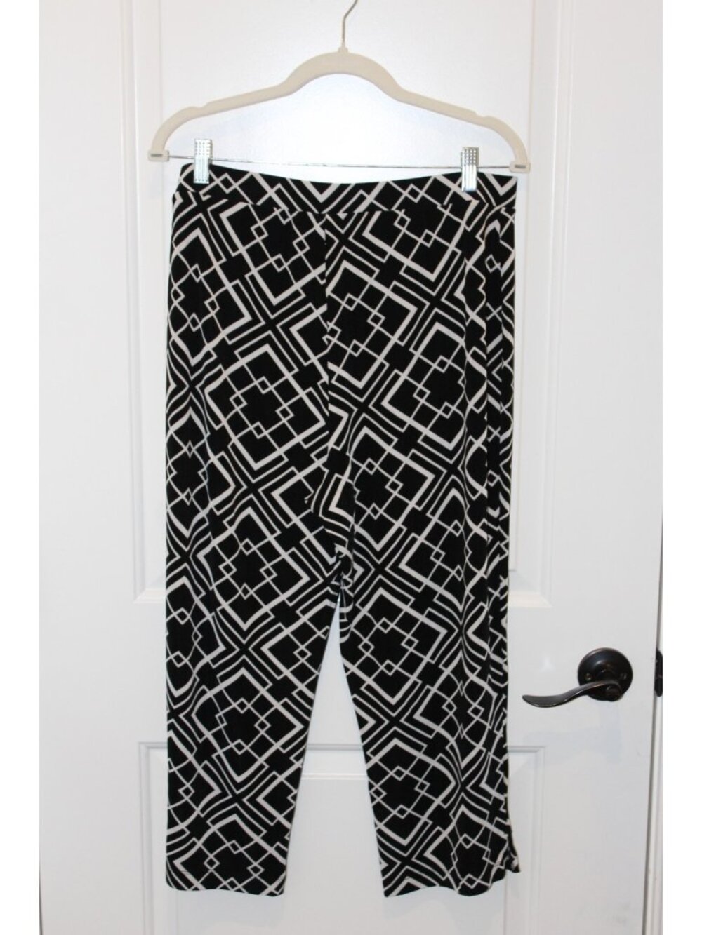 Chico’s Travelers Geometric Print Crop Pants Women’s Size L Pull On Straight Leg